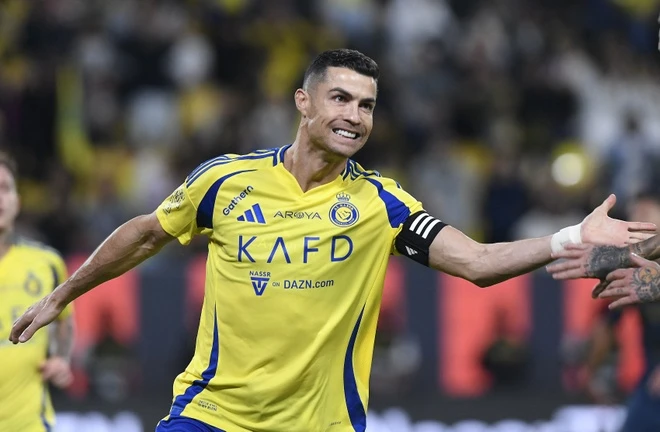 Ronaldo toa sang anh 2