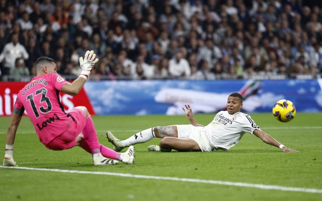 Mbappe toa sang anh 3