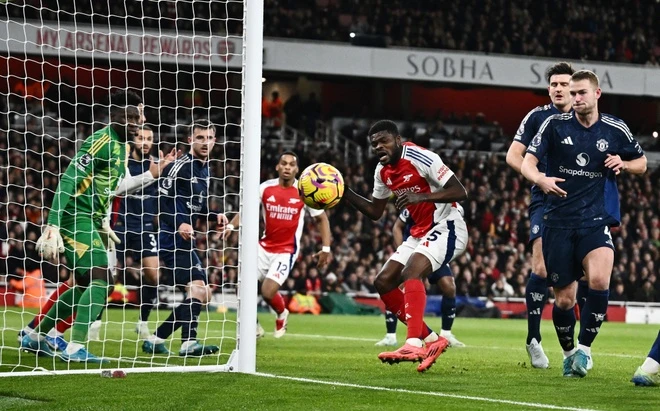 Arsenal dau MU anh 1