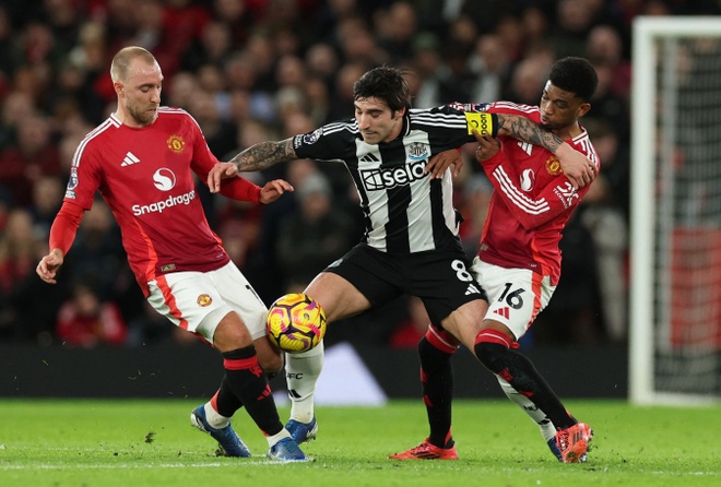 MU dau Newcastle anh 6