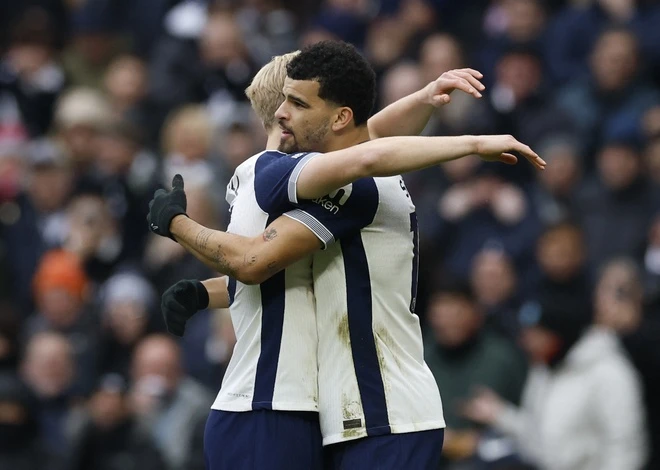 Tottenham dau Newcastle anh 1