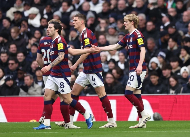 Tottenham dau Newcastle anh 2