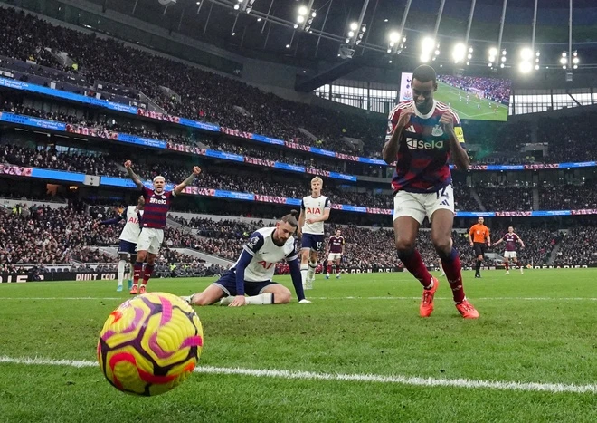 Tottenham dau Newcastle anh 4