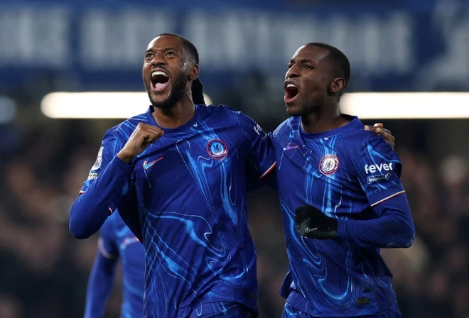 Chelsea gay phan no anh 1