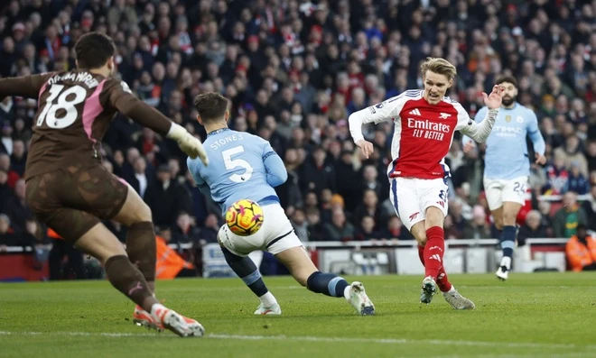 Arsenal dau Man City anh 2