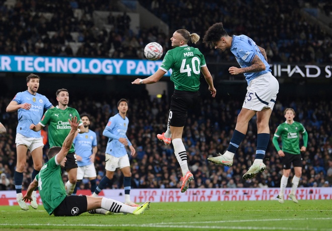 Man City dau Plympouth anh 4