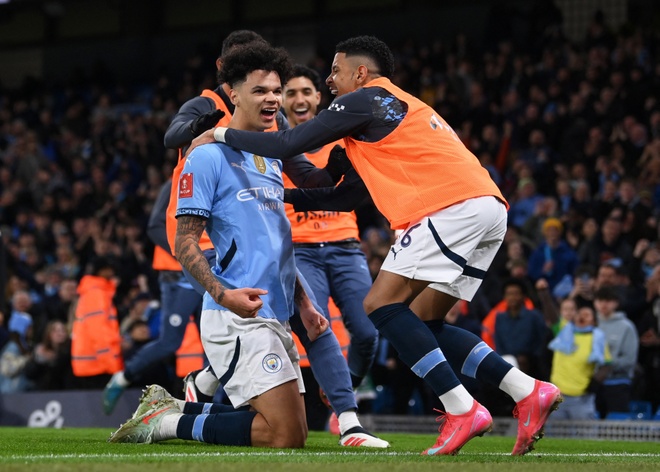 Man City dau Plympouth anh 7