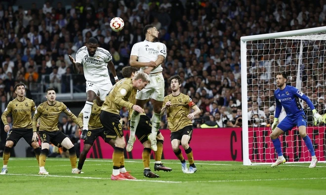 Real Madrid dau Sociedad anh 1