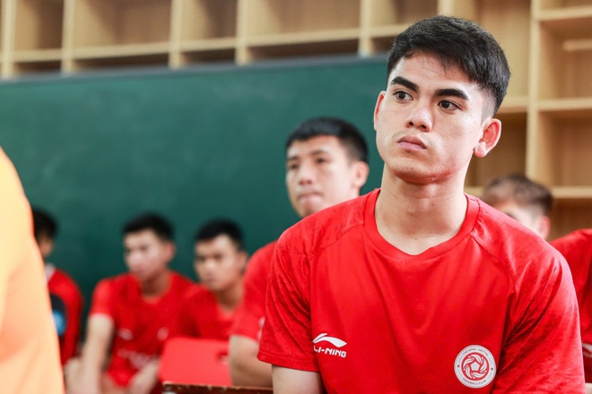 HLV Popov o Viettel anh 5