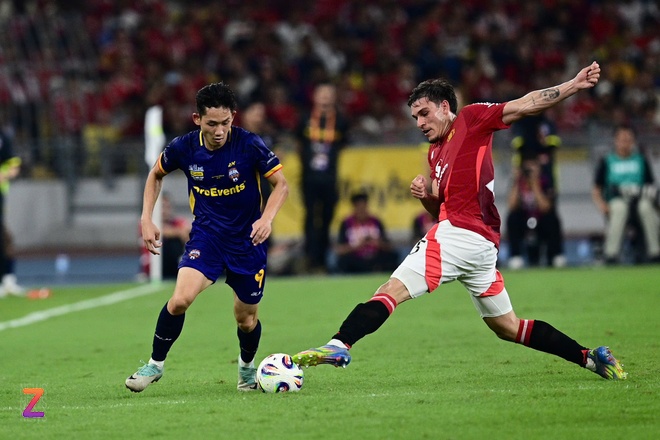 Fernandes duoi theo Hoang Duc anh 1